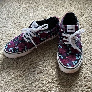 Women’s floral Van’s size 8.